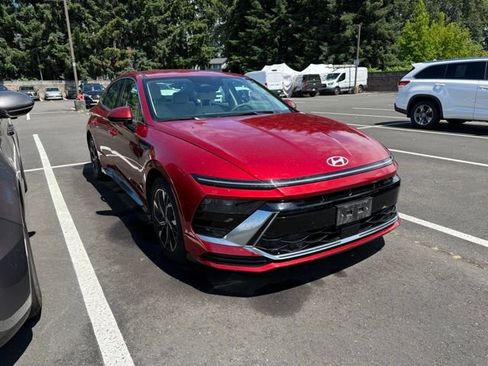Used 2024 Hyundai Sonata SEL FWD image 2