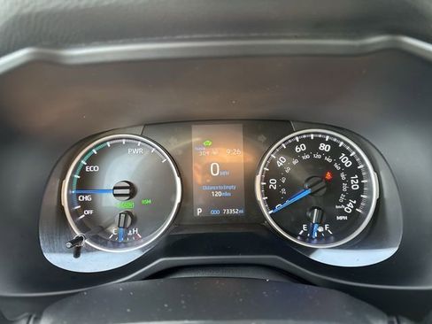 Used 2022 Toyota RAV4 SE w/ Convenience Package image 12