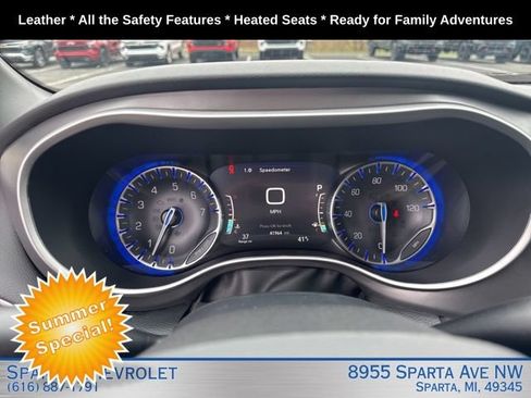 Used 2025 Chrysler Pacifica Select FWD image 16