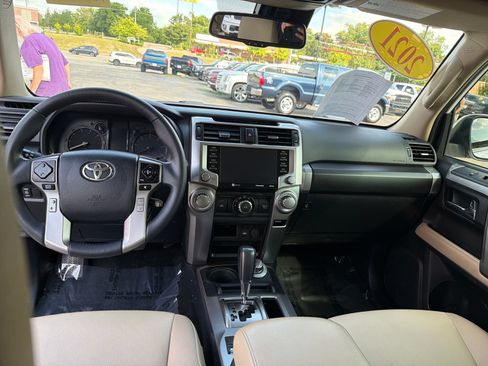 Used 2021 Toyota 4Runner SR5 Premium w/ Moonroof Package AWD/4WD image 15