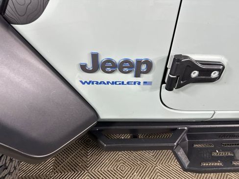 Used 2024 Jeep Wrangler Unlimited image 10