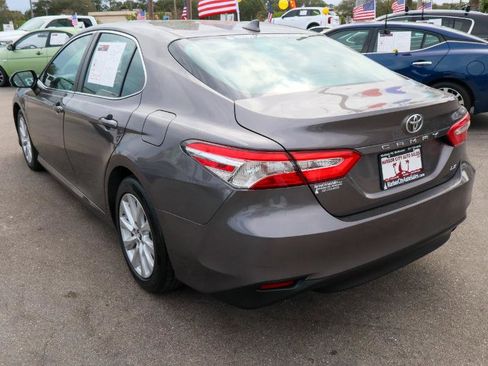 Used 2019 Toyota Camry LE image 3