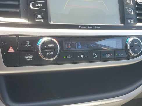 Used 2016 Toyota Highlander Limited AWD/4WD image 18