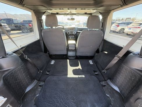 Used 2017 Jeep Wrangler Rubicon w/ Power Convenience Group image 14