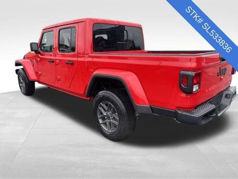New 2025 Jeep Gladiator Sport image 5
