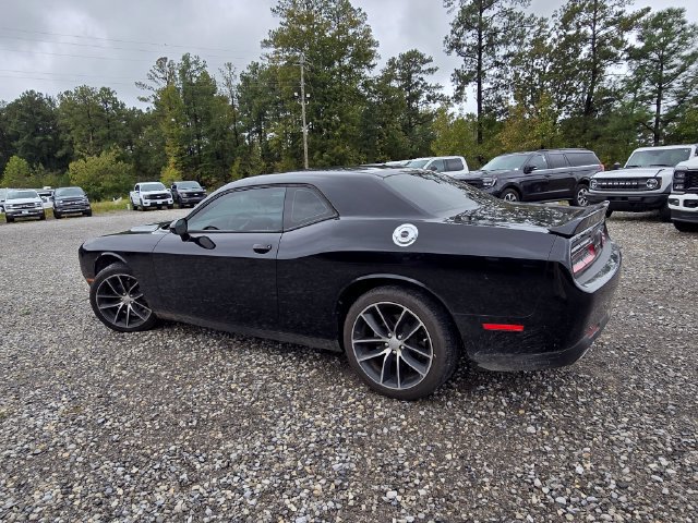Used 2022 Dodge Challenger SXT RWD image 4