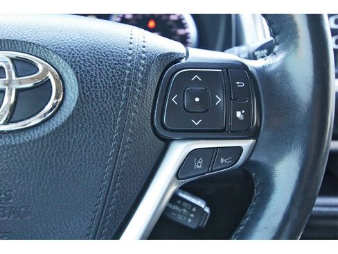 Used 2019 Toyota Highlander Limited image 12