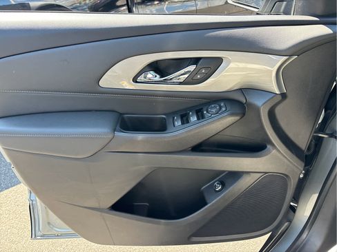 Certified 2023 Chevrolet Traverse LT FWD image 19