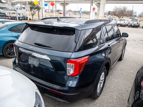 Used 2023 Ford Explorer XLT w/ Equipment Group 202A image 8