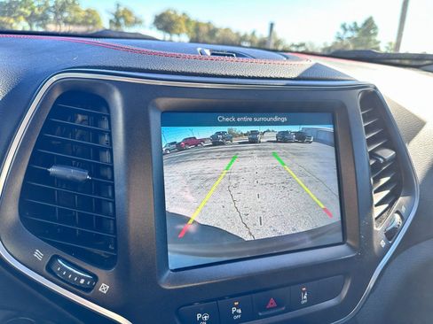 Used 2021 Jeep Cherokee Trailhawk w/ Technology Group image 21