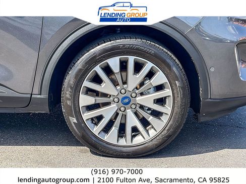 Used 2020 Ford Escape Titanium w/ Titanium Premium Package 2.0 AWD/4WD image 9