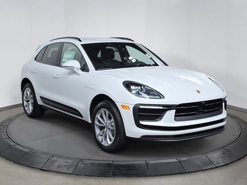 New 2026 Porsche Macan image 9