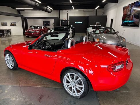 Used 2011 MAZDA MX-5 Miata Grand Touring w/ Premium Pkg RWD image 15