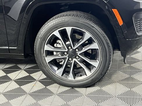 Used 2022 Jeep Grand Cherokee Overland w/ Advanced Protech Group III image 12