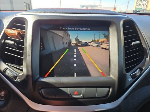 Used 2015 Jeep Cherokee Trailhawk w/ Comfort/Convenience Group AWD/4WD image 20