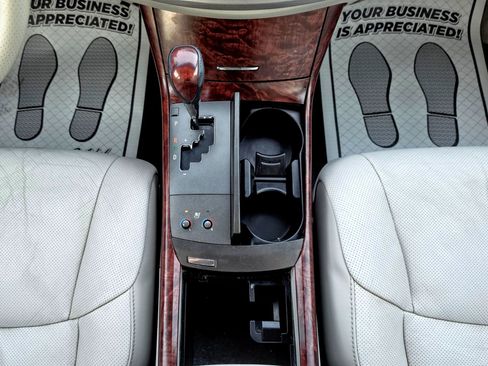 Used 2011 Toyota Avalon Limited FWD image 29