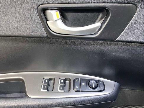 Used 2019 Kia Optima S image 23