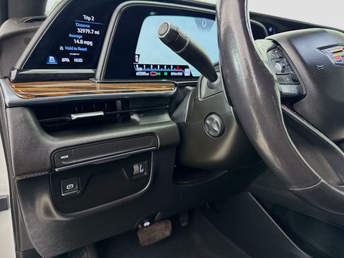 Used 2021 Cadillac Escalade Premium Luxury RWD image 12