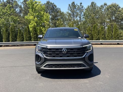 Used 2024 Volkswagen Atlas Cross Sport SE w/ Panoramic Sunroof Package image 10