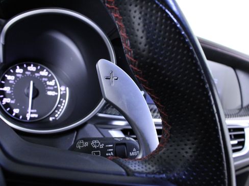 Used 2023 Alfa Romeo Stelvio Estrema image 28