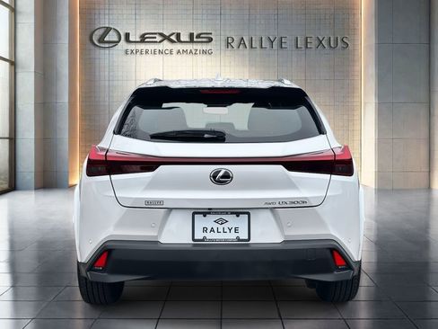 Certified 2025 Lexus UX 300h 300h Premium w/ Accessory Package (Z1) image 4