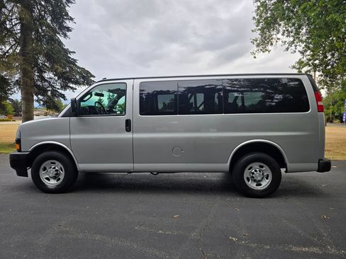 Used 2019 Chevrolet Express 2500 LS w/ Driver Convenience Package RWD image 3
