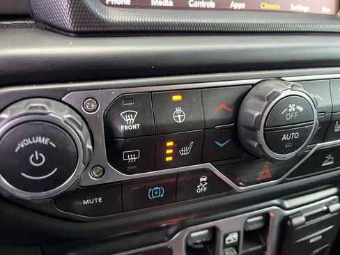 Used 2023 Jeep Wrangler Unlimited w/ Sun & Screen Package AWD/4WD image 42