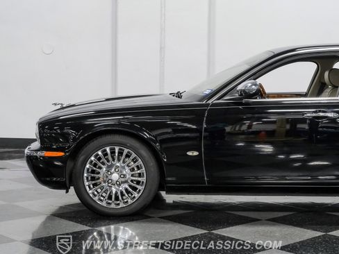 Used 2007 Jaguar XJ8 L RWD image 21