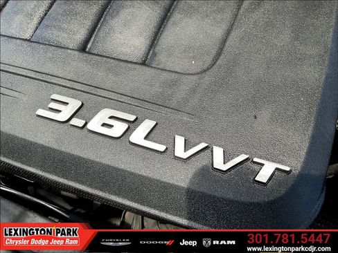 Used 2015 Chrysler Town & Country Touring w/ Driver Convenience Group FWD image 30