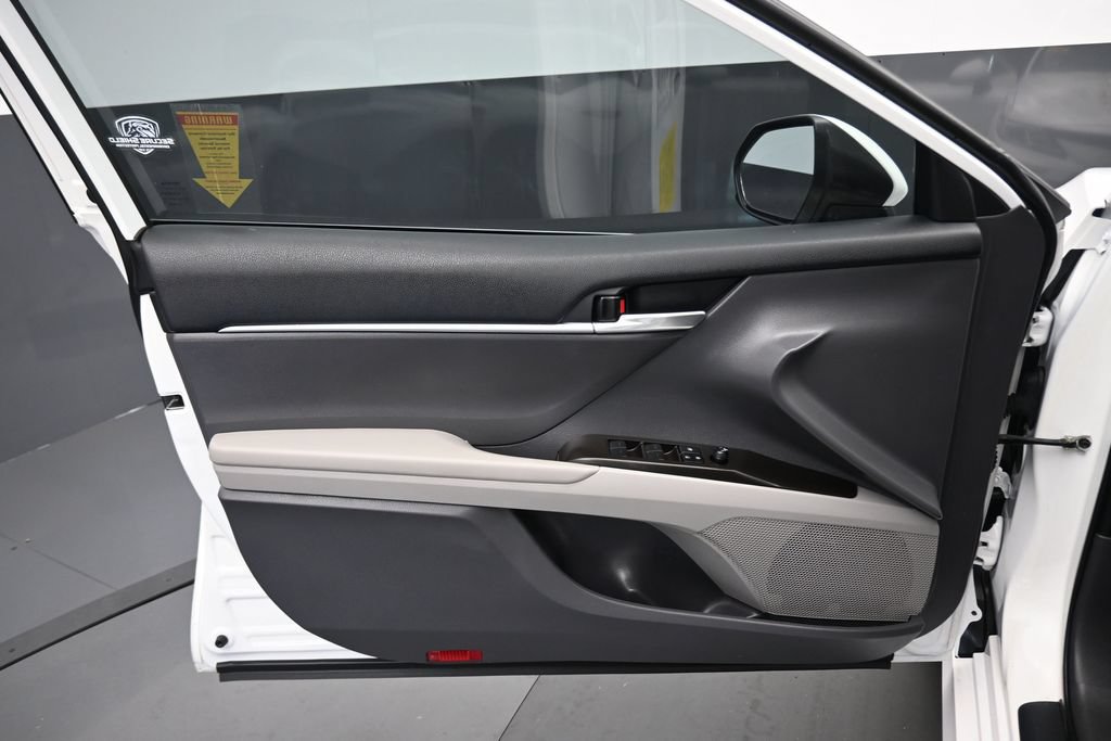 Used 2021 Toyota Camry LE FWD image 9