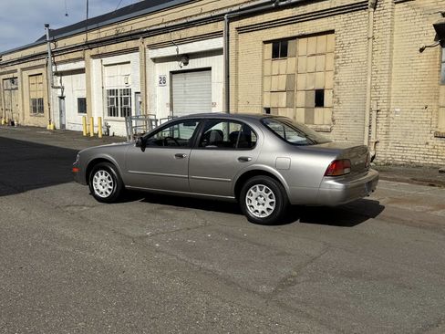 Used 1998 Nissan Maxima GXE FWD image 6