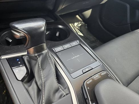 Used 2019 Lexus UX 200 w/ Premium Package FWD image 22