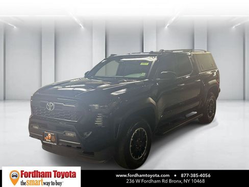 Used 2025 Toyota Tacoma TRD Off-Road AWD/4WD image 4