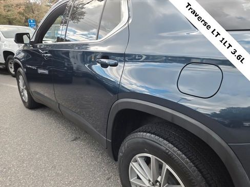 Used 2023 Chevrolet Traverse LT image 18