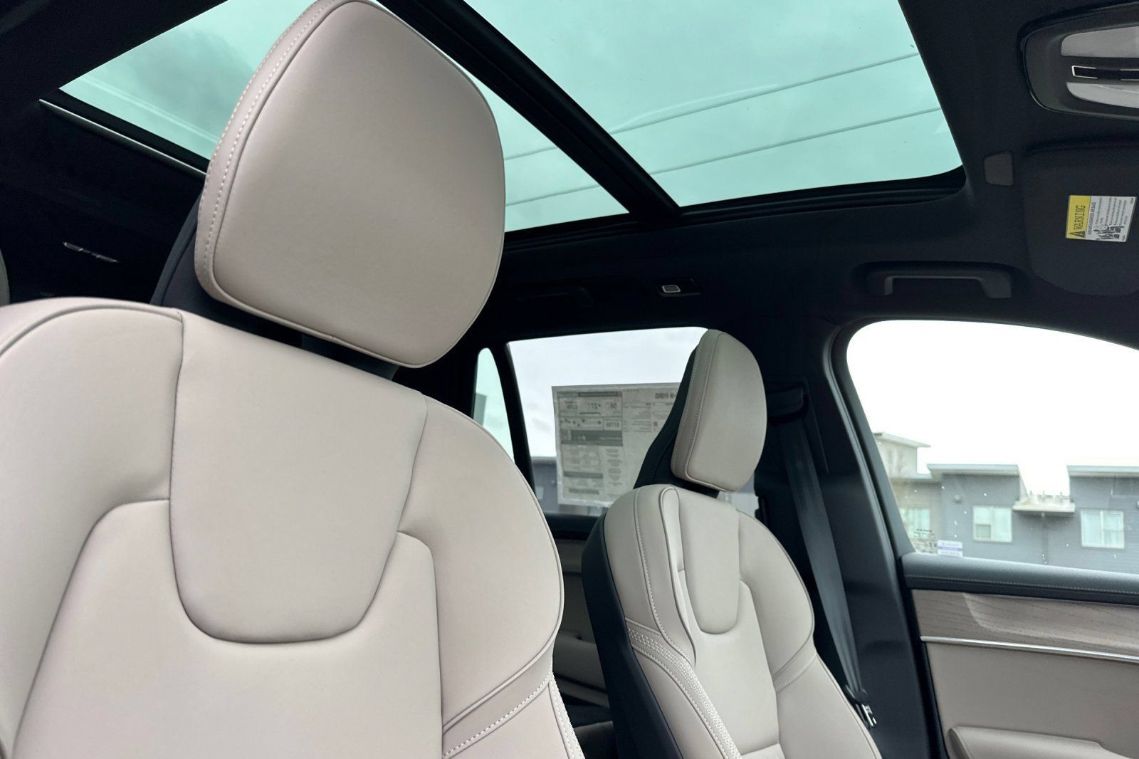 New 2026 Volvo XC90 T8 Plus w/ Protection Package Premier AWD/4WD image 17