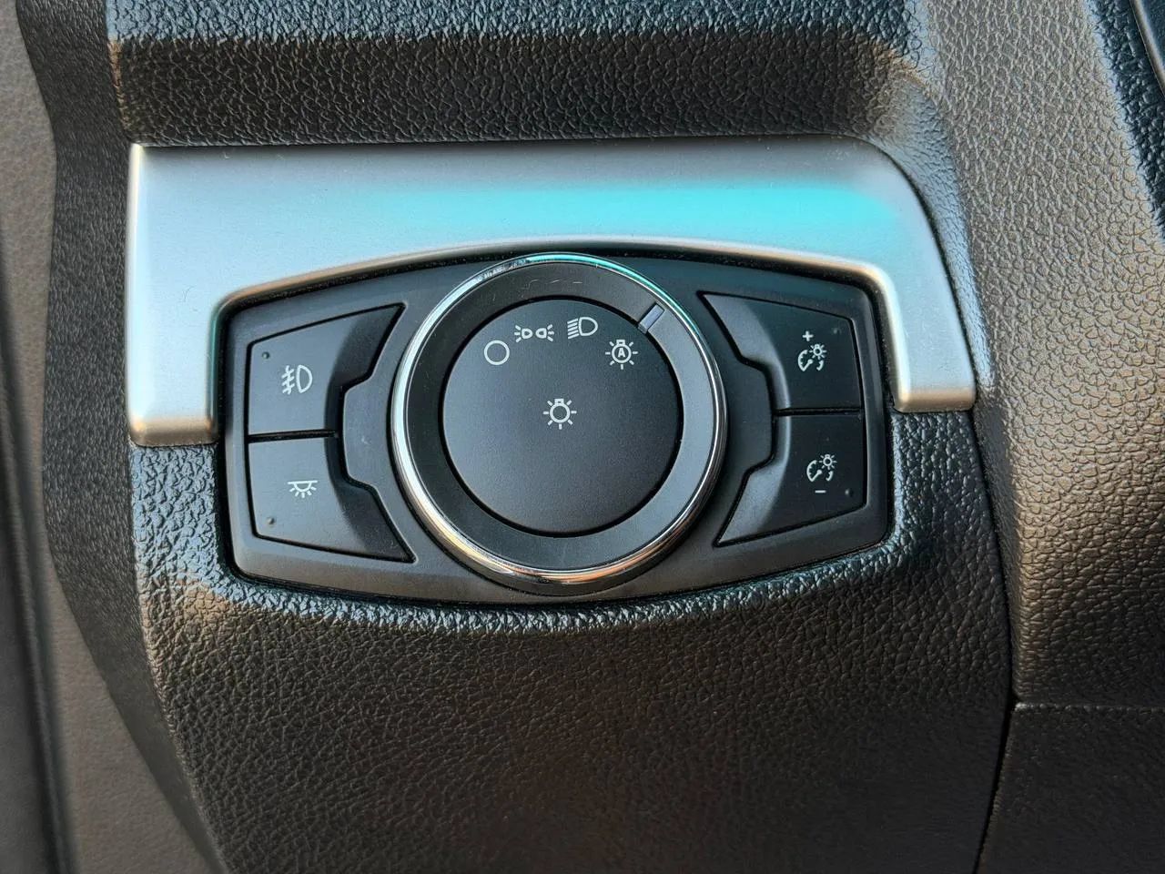 Used 2017 Ford Explorer XLT FWD image 51
