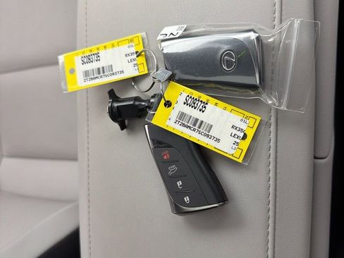 Used 2025 Lexus RX 350 Premium image 34