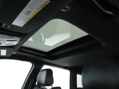 Used 2019 Jeep Grand Cherokee Altitude image 5