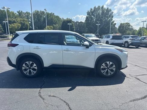 Used 2022 Nissan Rogue SV AWD/4WD image 2