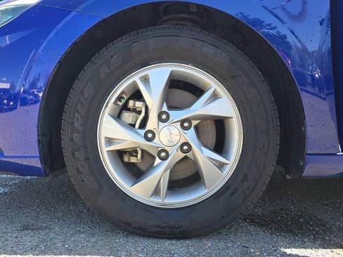 Used 2023 Hyundai Elantra SE w/ Preferred Accessory Package FWD image 21