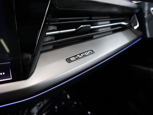 Used 2024 Audi Q4 e-tron Premium Plus w/ Premium Plus image 23