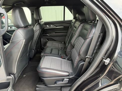 Used 2025 Ford Explorer ST-Line w/ ST-Line Street Pack AWD/4WD image 24