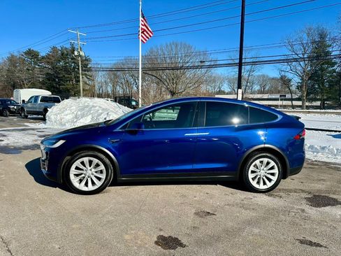 Used 2018 Tesla Model X 75D image 4