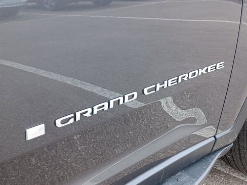 Used 2025 Jeep Grand Cherokee Laredo X AWD/4WD image 6