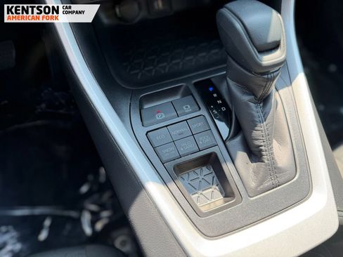 Used 2025 Toyota RAV4 XLE AWD/4WD image 21