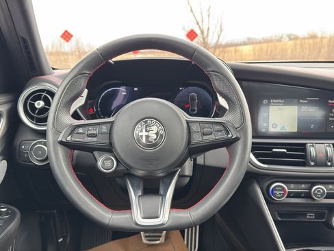 Used 2024 Alfa Romeo Giulia AWD image 34