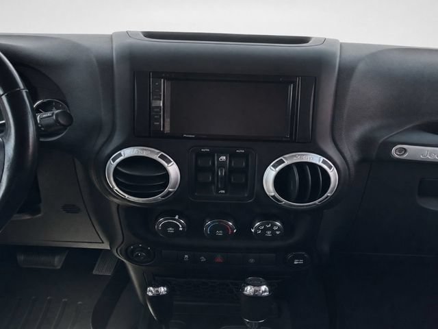 Used 2015 Jeep Wrangler Unlimited Rubicon w/ Connectivity Group AWD/4WD image 20