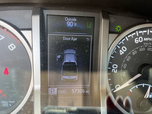 Used 2019 Toyota Tacoma SR5 RWD image 17
