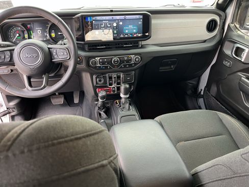Used 2024 Jeep Wrangler Unlimited AWD/4WD image 20