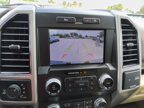 Certified 2019 Ford F150 Lariat w/ Equipment Group 502A Luxury AWD/4WD image 34